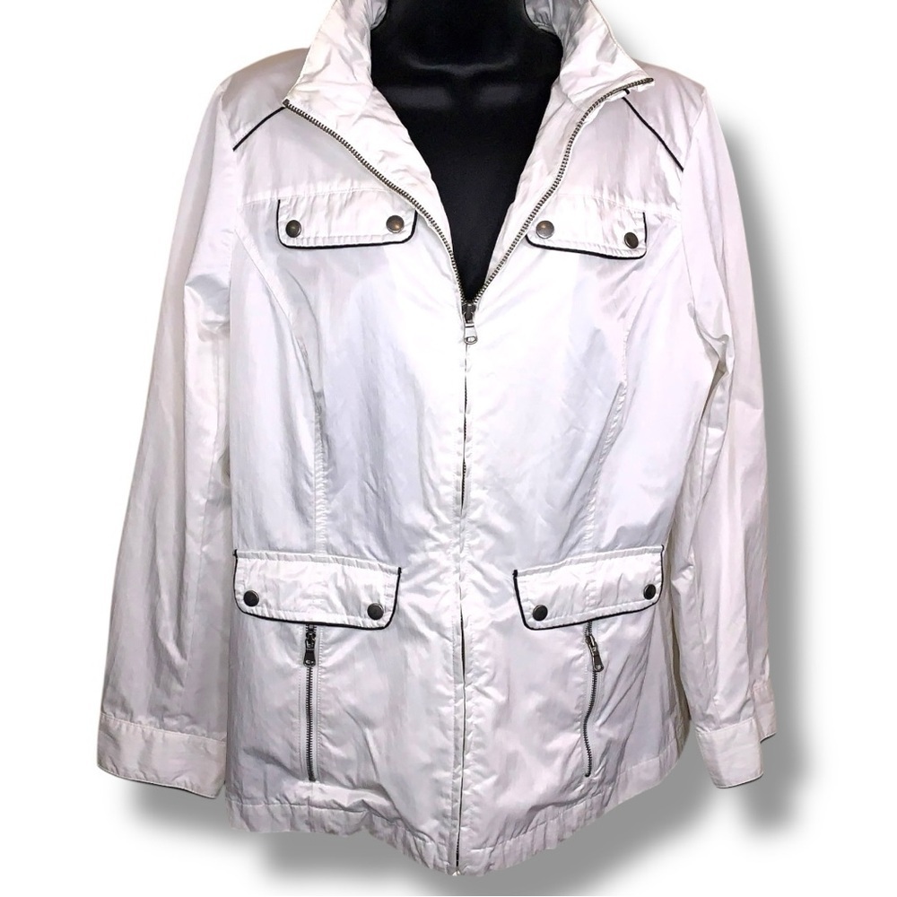 Size 8 Chicos Zenergy White Windbreaker Black Piping Full Zip Pockets Coastal